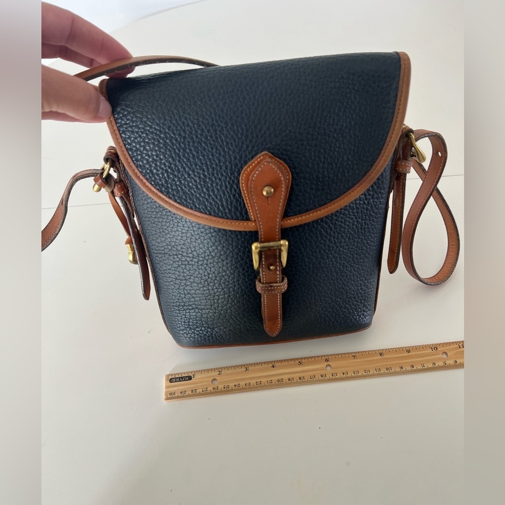 Dooney & Bourke 1980's Field Bag Navy Blue & Tan Vintage Pebbled Leather Purse - Picture 13 of 16